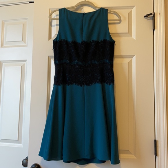 LOFT lace detail dress - Picture 4 of 4